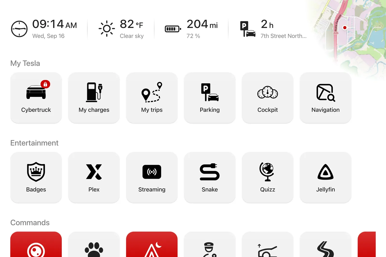 L'écran d'accueil d'iCar dans une Tesla : heure, météo, autonomie et une grille de favoris en grandes tuiles